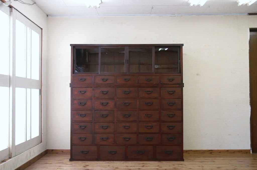 アンティーク家具　重厚!古い薬屋の大きな薬箪笥