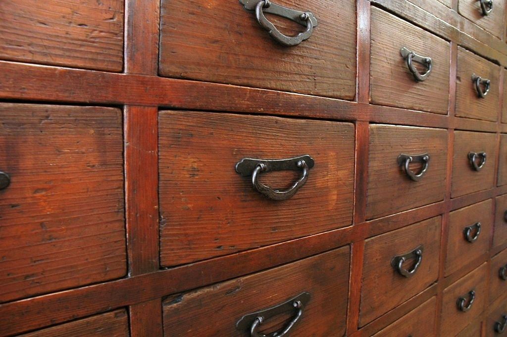 アンティーク家具　重厚!古い薬屋の大きな薬箪笥