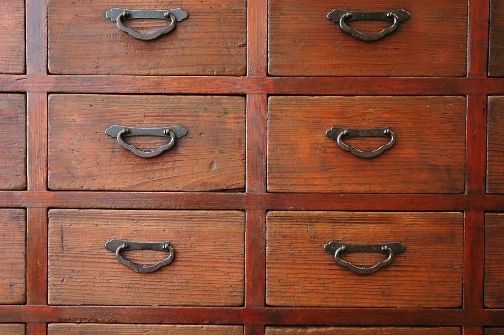 アンティーク家具　重厚!古い薬屋の大きな薬箪笥
