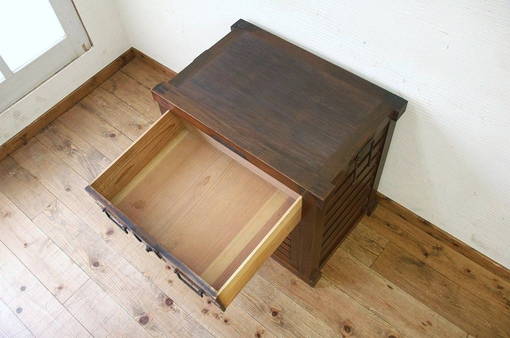 アンティーク家具　明治期!!ケヤキ製の小振りな越後帳場小箪(銭戸棚)