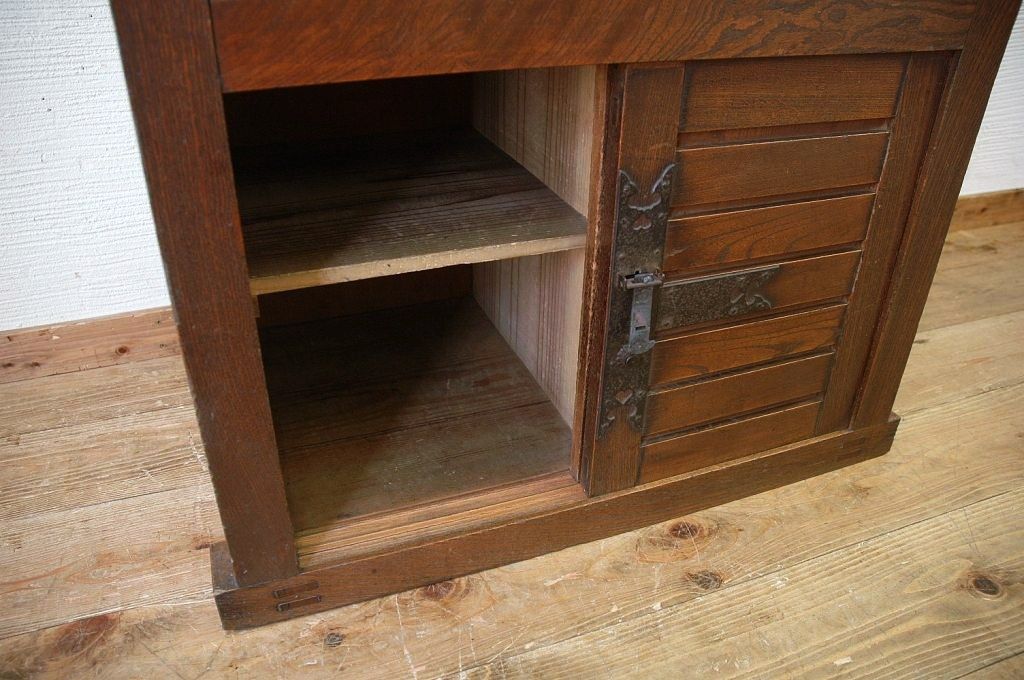 アンティーク家具　明治期!!ケヤキ製の小振りな越後帳場小箪(銭戸棚)