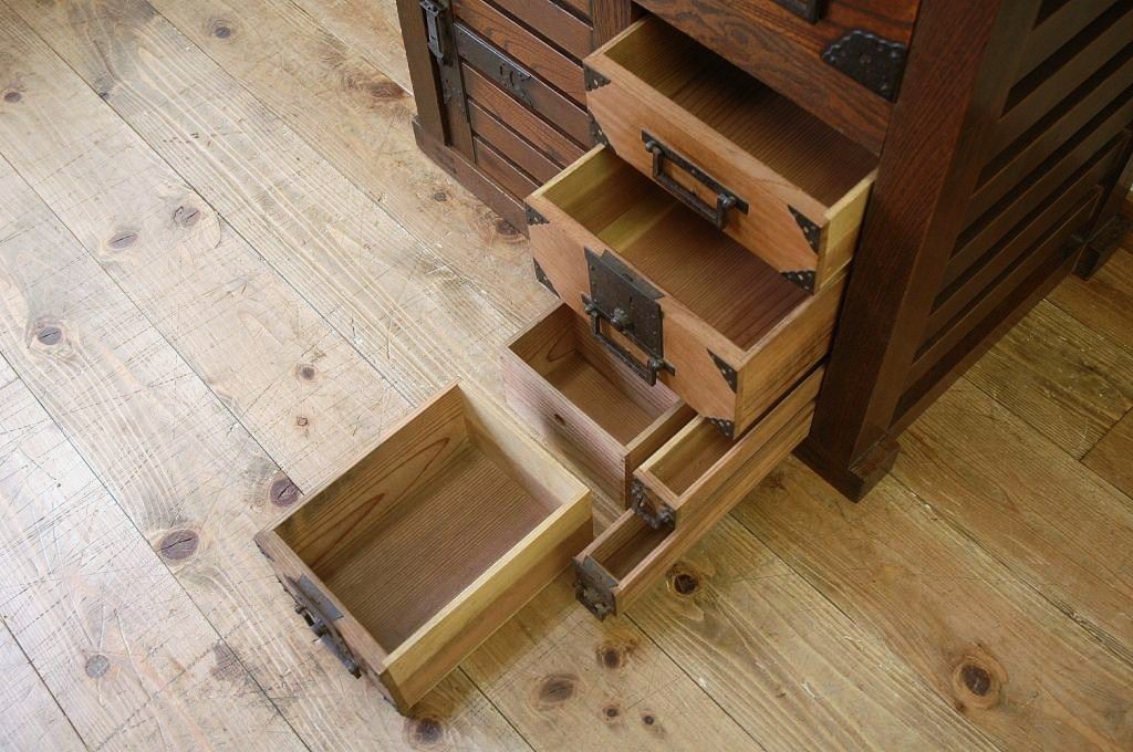 アンティーク家具　明治期!!ケヤキ製の小振りな越後帳場小箪(銭戸棚)