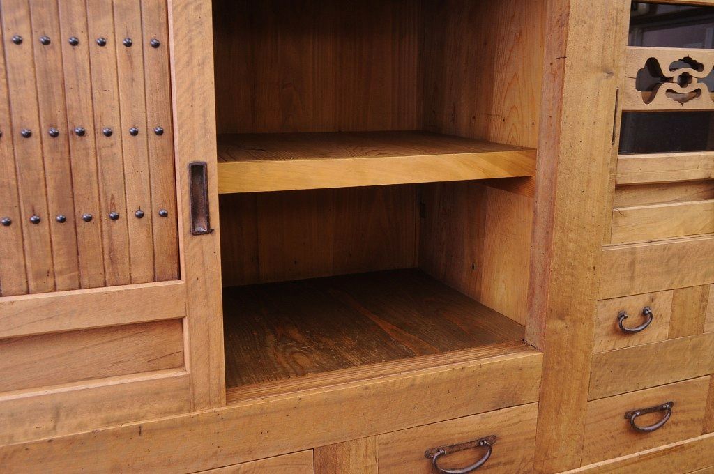 アンティーク家具　特注品　前面総桜材の希少な水屋箪笥
