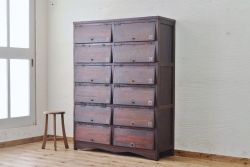 アンティーク家具　素敵なデザイン!大きなパタパタ下駄箱