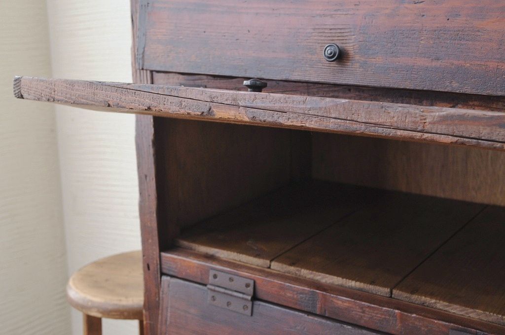 アンティーク家具　素敵なデザイン!大きなパタパタ下駄箱