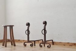 アンティーク雑貨　アンティーク　手打ち金具の古い薪のせ台(アンディロン・ファイヤードッグ)