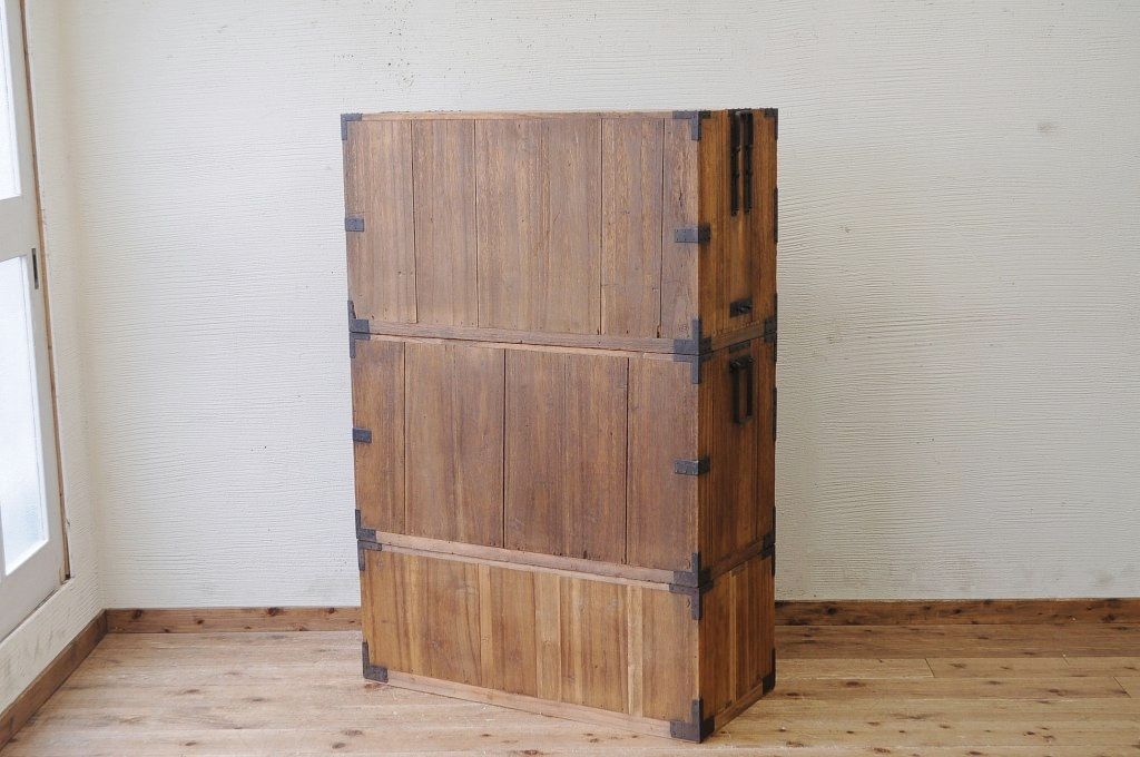 アンティーク家具　明治期　総桐の極厚金具3つ重ね時代箪笥(桐箪笥、桐たんす)