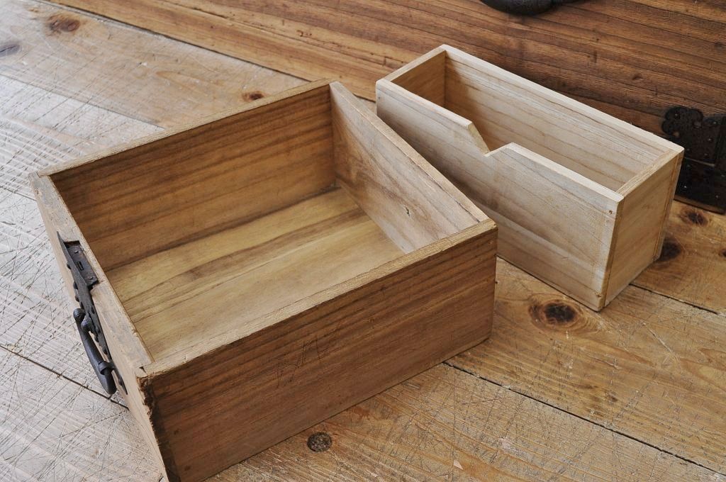 アンティーク家具　明治期　総桐の極厚金具3つ重ね時代箪笥(桐箪笥、桐たんす)