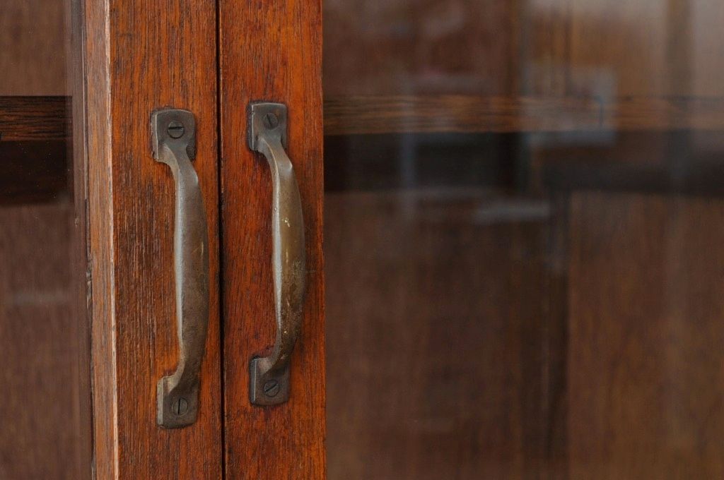 アンティーク家具　古い木のシンプルな本箱(収納棚)