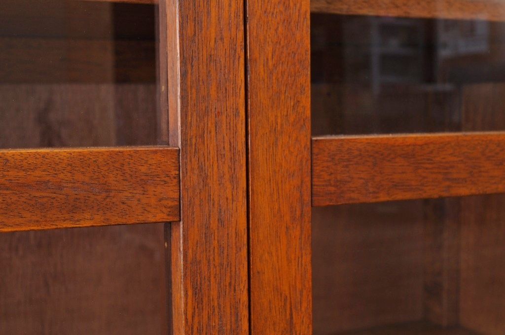 アンティーク家具　古い木のシンプルな本箱(収納棚)