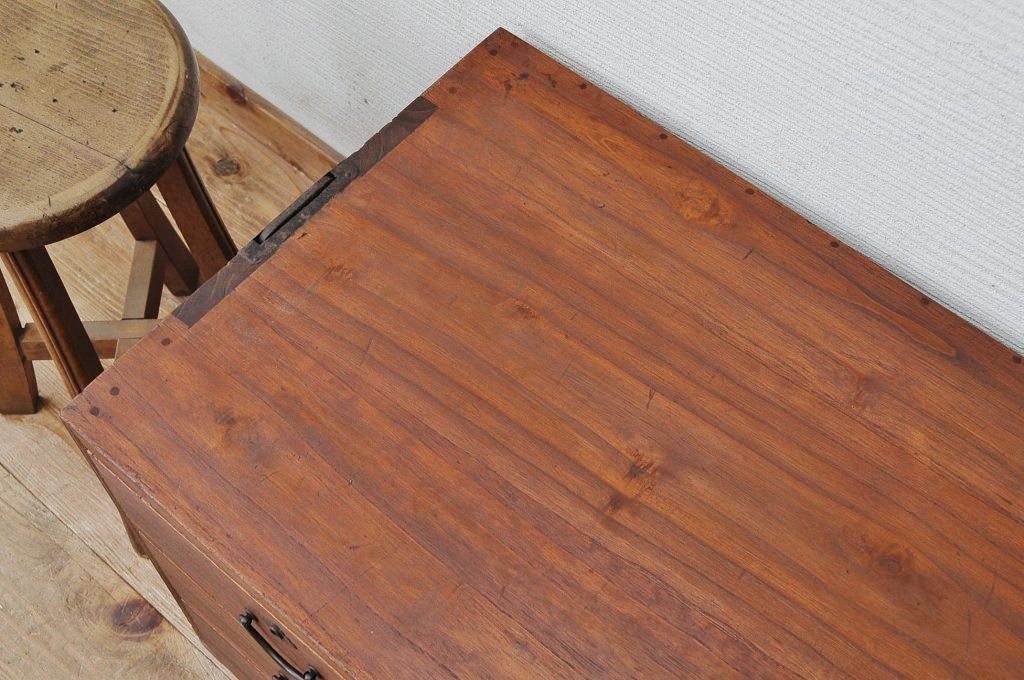 アンティーク家具　古い木のシンプルな引き出しローボード