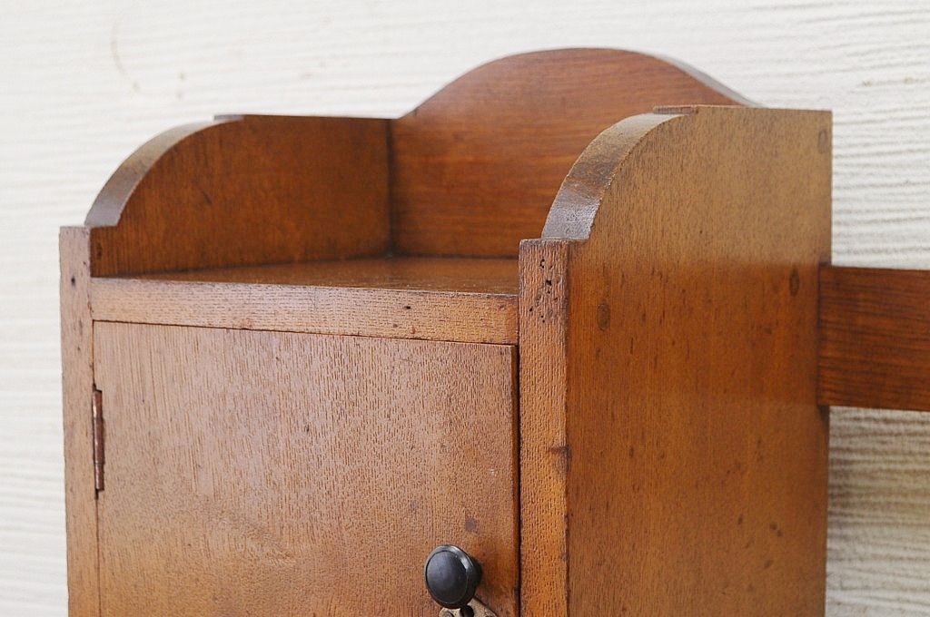 アンティーク雑貨　古い栓材の扉付き本立て