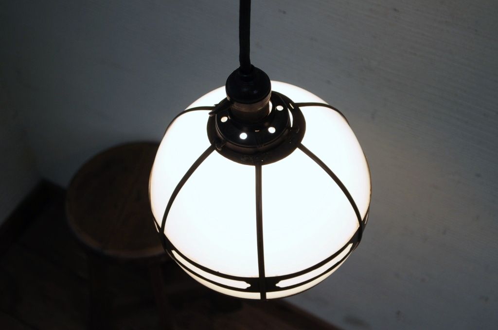 銅の飾りが素敵な電笠(照明)