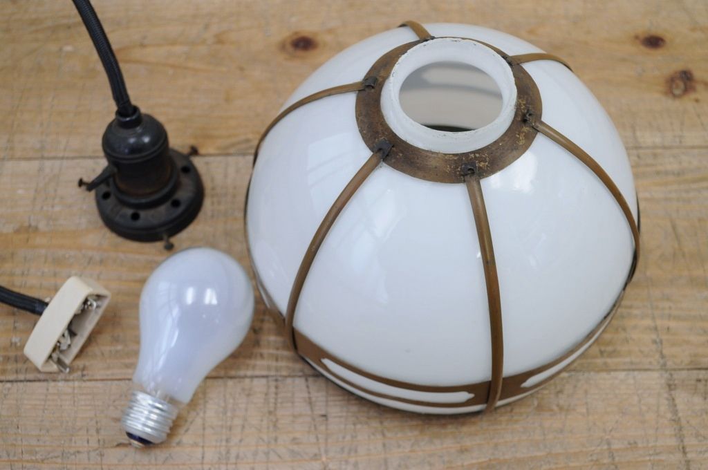 銅の飾りが素敵な電笠(照明)