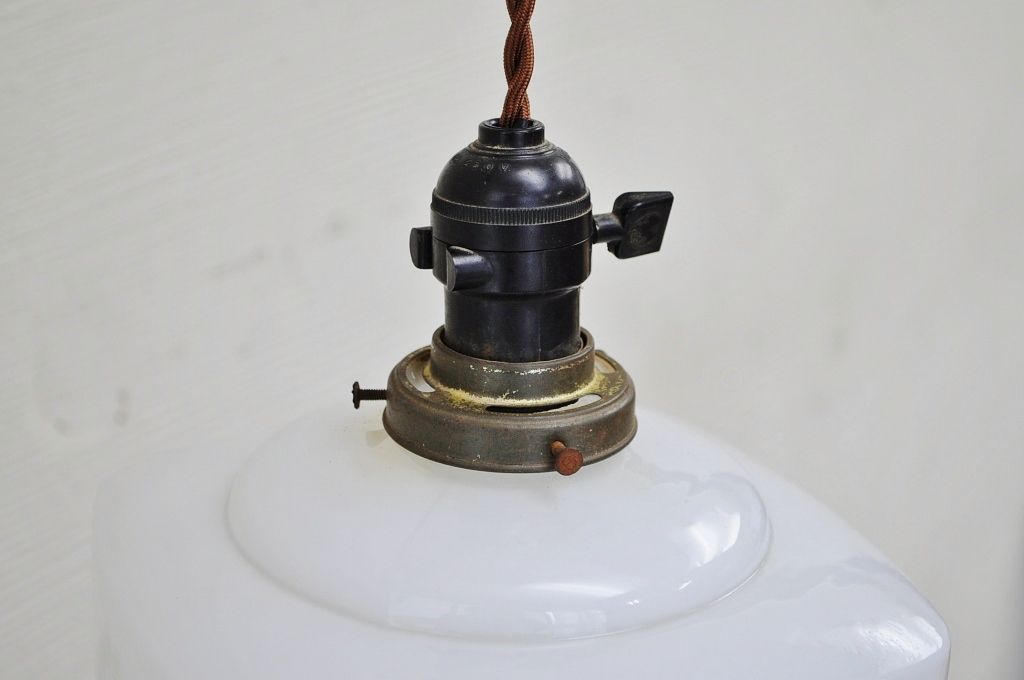 カットの模様が可愛い吊り下げ照明(電笠)