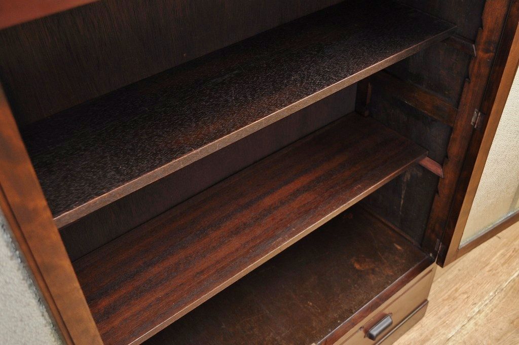 アンティーク家具　訳あり品　大振りなダイヤガラス本箱
