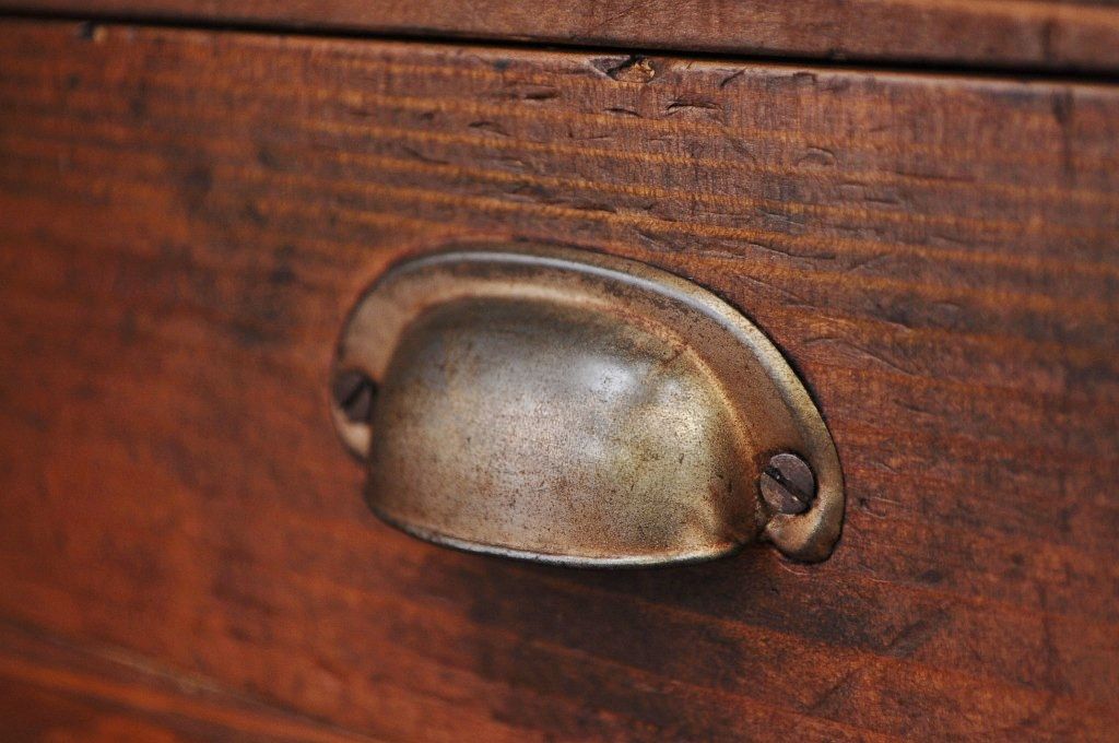 アンティーク家具　古い木の大振りなライティングビューロー