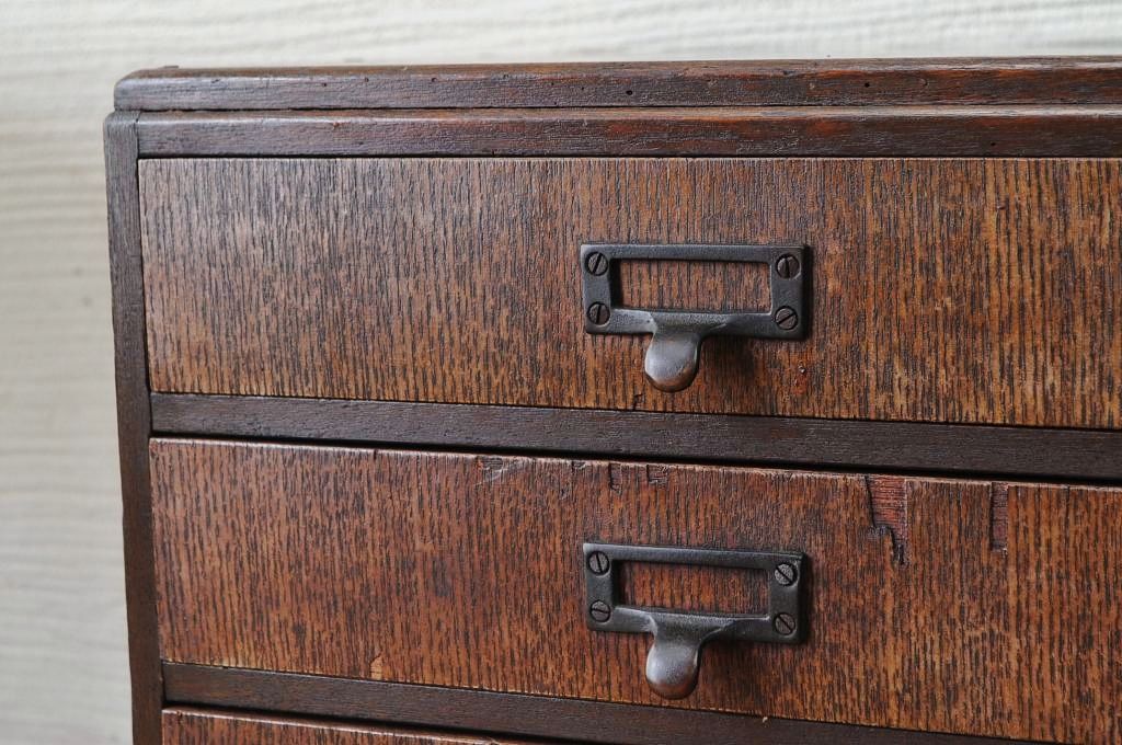 アンティーク家具　古い木のネームプレート付き小引き出し