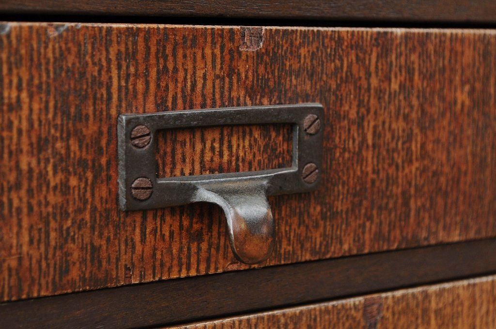アンティーク家具　古い木のネームプレート付き小引き出し