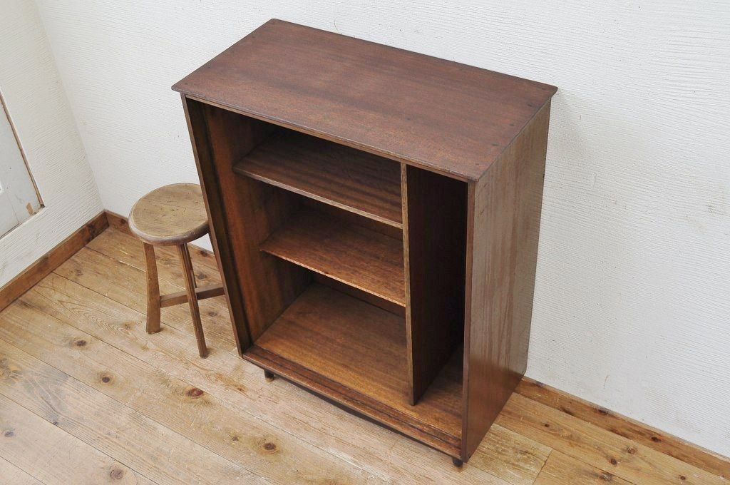 アンティーク家具　古い木の脚付き下駄箱