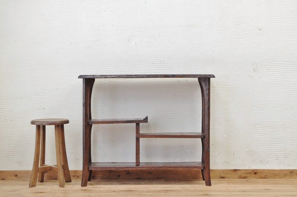 アンティーク家具　古い日光彫飾り棚