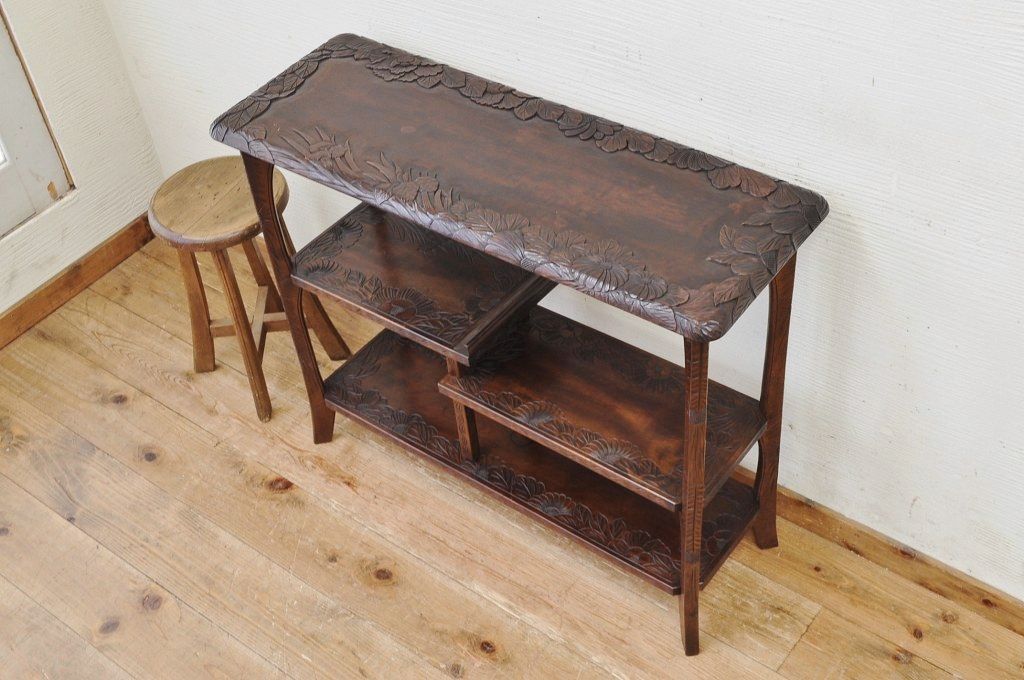 アンティーク家具　古い日光彫飾り棚