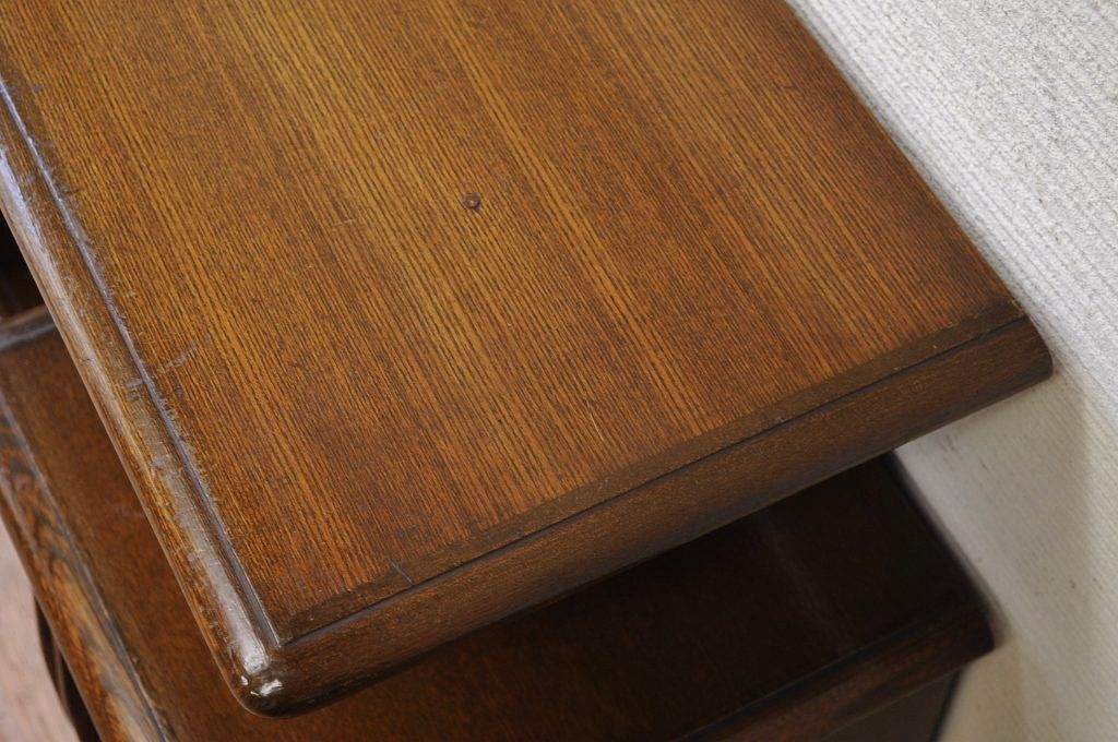 アンティーク家具　古いナラ材の変り型キャビネット(収納棚)