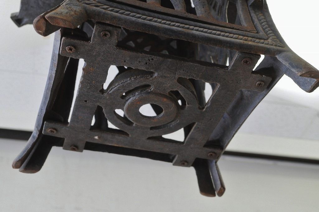 特大　古い鉄製の吊り灯篭