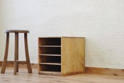 アンティーク家具　古い木味の小さな書類棚