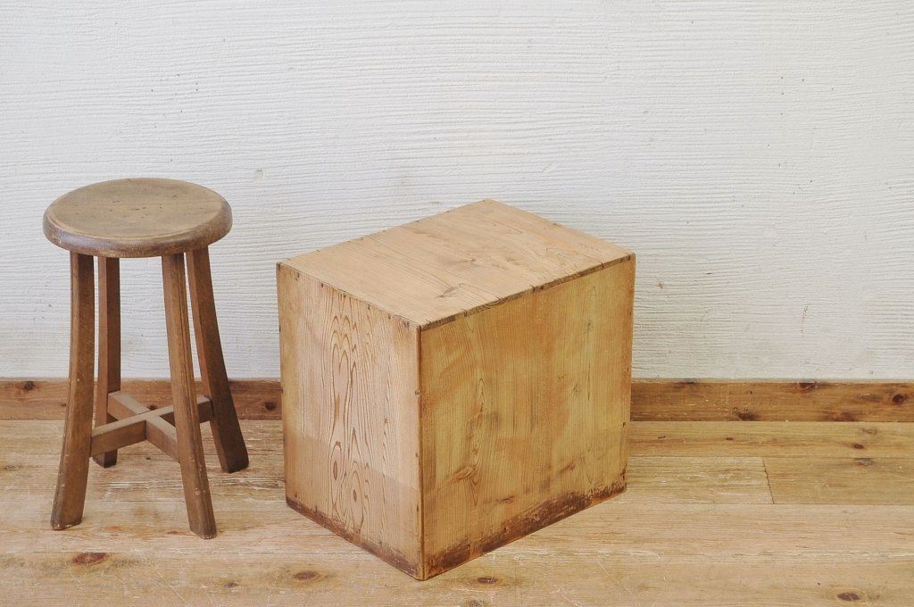 アンティーク家具　古い木味の小さな書類棚