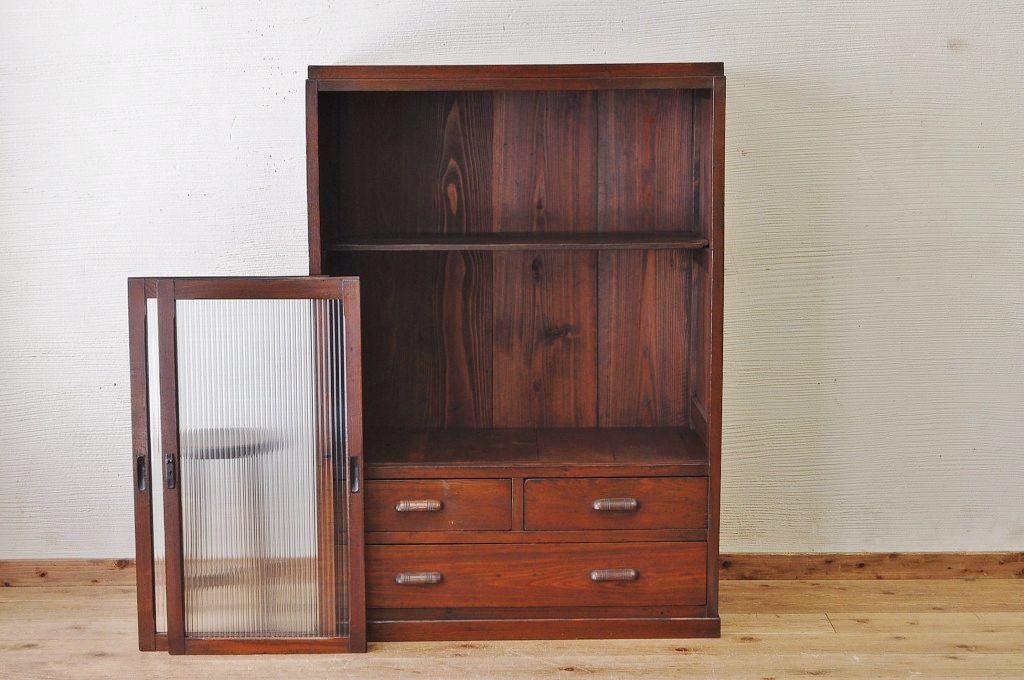 アンティーク家具　古い木の大振りなモールガラス収納棚