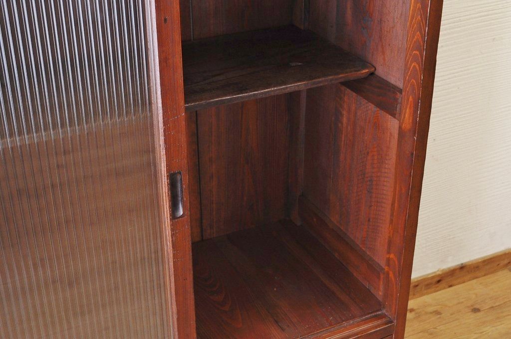 アンティーク家具　古い木の大振りなモールガラス収納棚