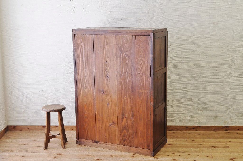 アンティーク家具　古い木の大振りなモールガラス収納棚