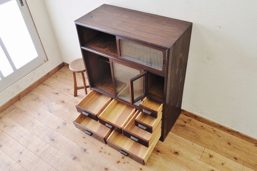 極上美品!古い欅材と栗材の上質なモールガラス収納棚