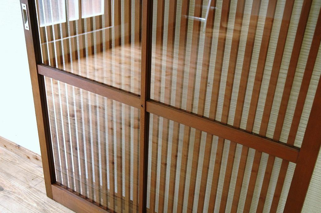 珍品!古い呉服店の大きなガラス格子戸