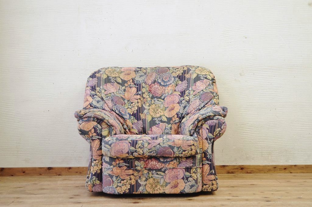 中古ヨーロッパ製ゴブラン織り高級シングルソファ2