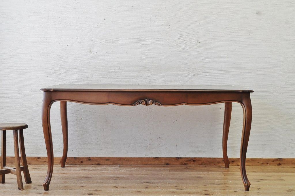 新品展示品　定価約20万　カリモクダイニングテーブル