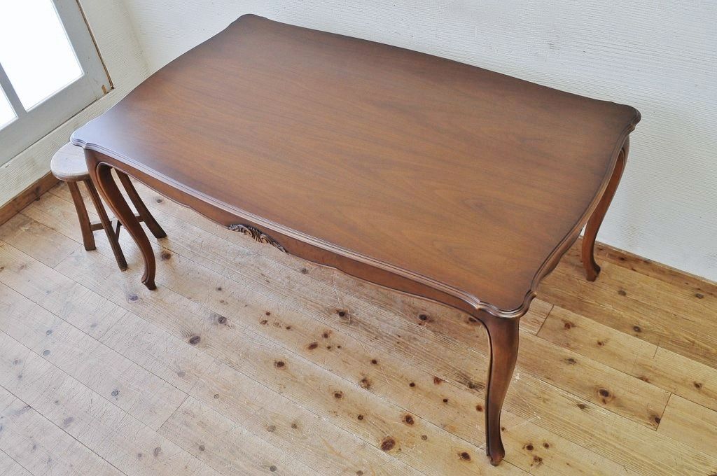 新品展示品　定価約20万　カリモクダイニングテーブル