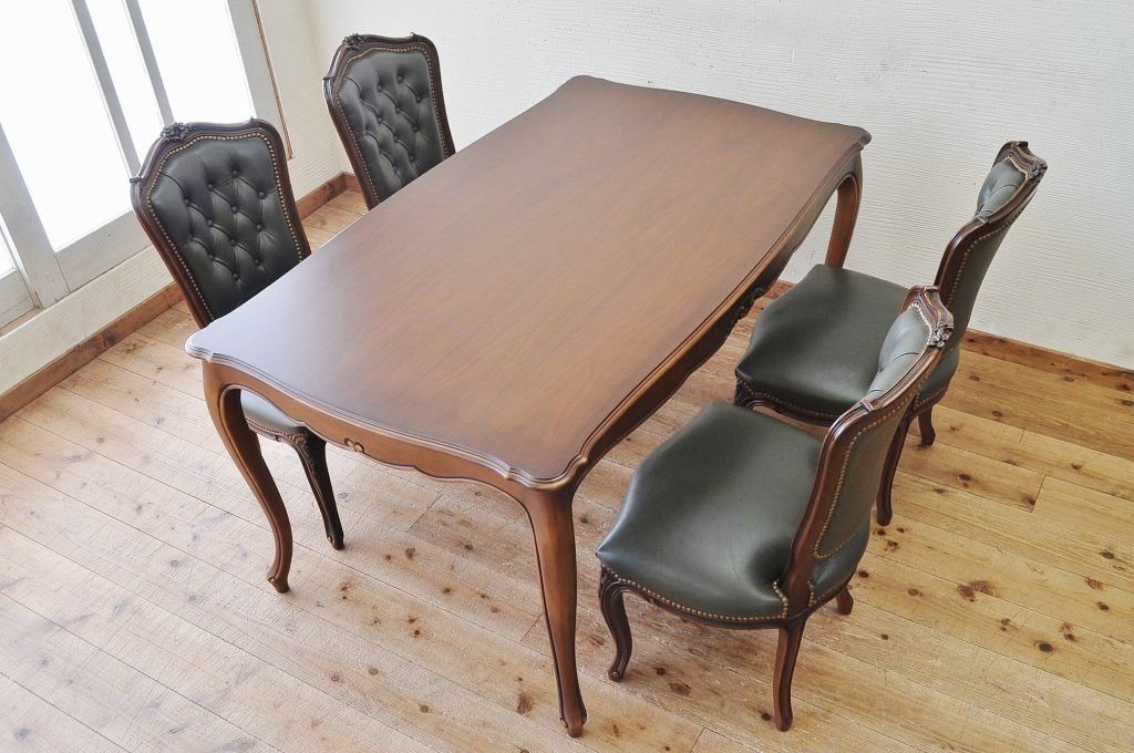 新品展示品　定価約20万　カリモクダイニングテーブル