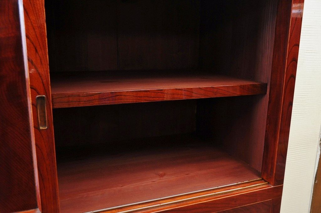 アンティーク家具　◇奇跡の状態漆の美しい前面欅二段重ね収納箪笥(水屋箪笥)