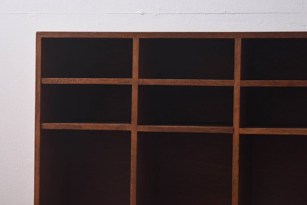 レトロ家具　幼稚園で使われていたレトロな魅力あふれるロッカー・7列(オープンラック、収納棚)(1)(R-030309)