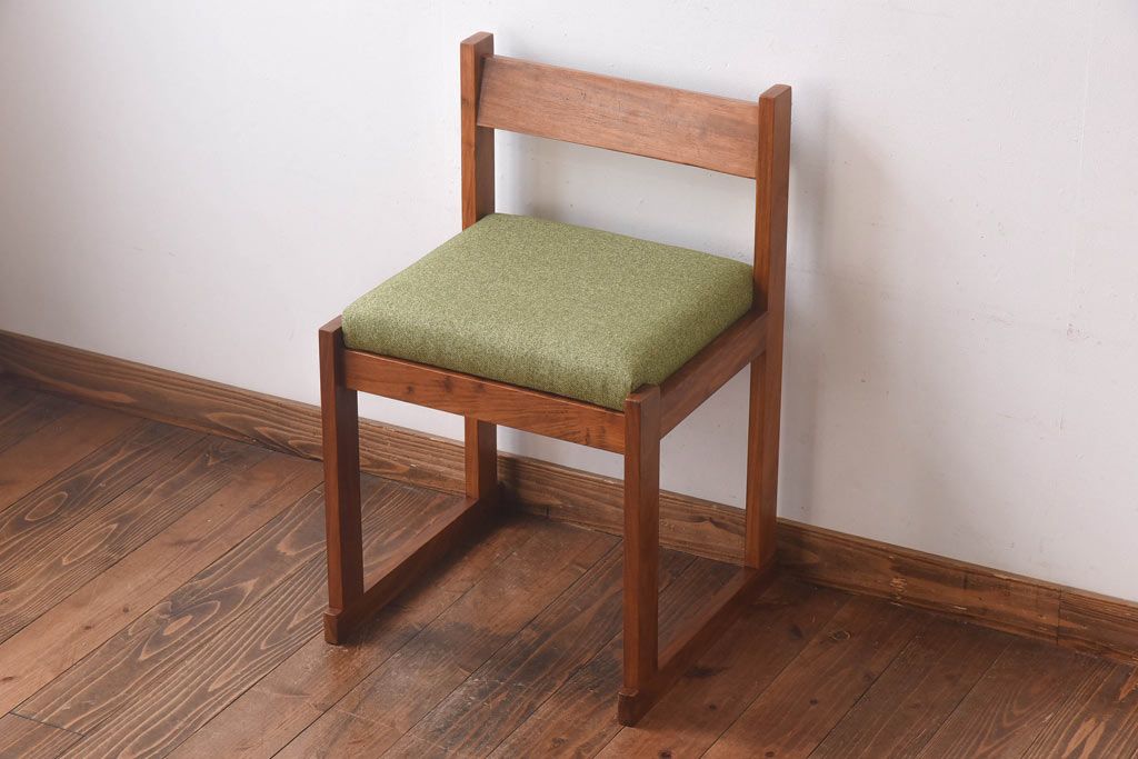 北欧テイスト家具　チーク材　シンプルなビンテージチェア(ダイニングチェア、イス)(1)(R-030330)