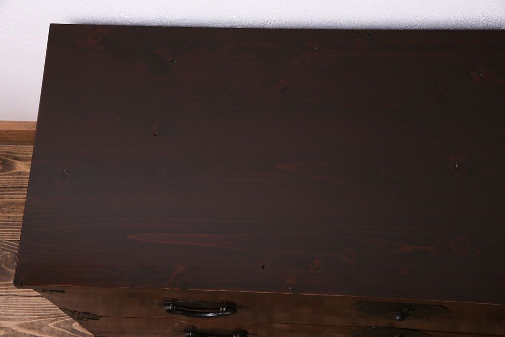 アンティーク家具　和製アンティーク　リメイク　前面栗材　桜丸金具　渋い色合いの米沢箪笥ローチェスト(ローボード、引き出し)(R-030332)