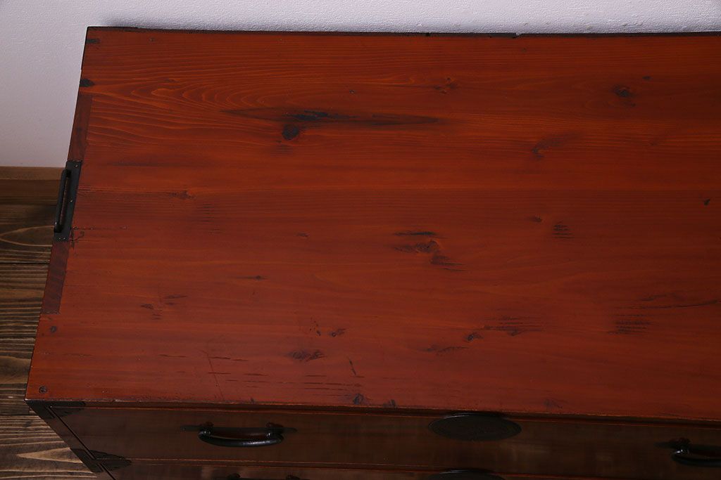 美品　前面ケヤキ共縁仕上げ　漆塗りが美しい重ね箪笥(衣装箪笥、衣裳箪笥)(R-030339)