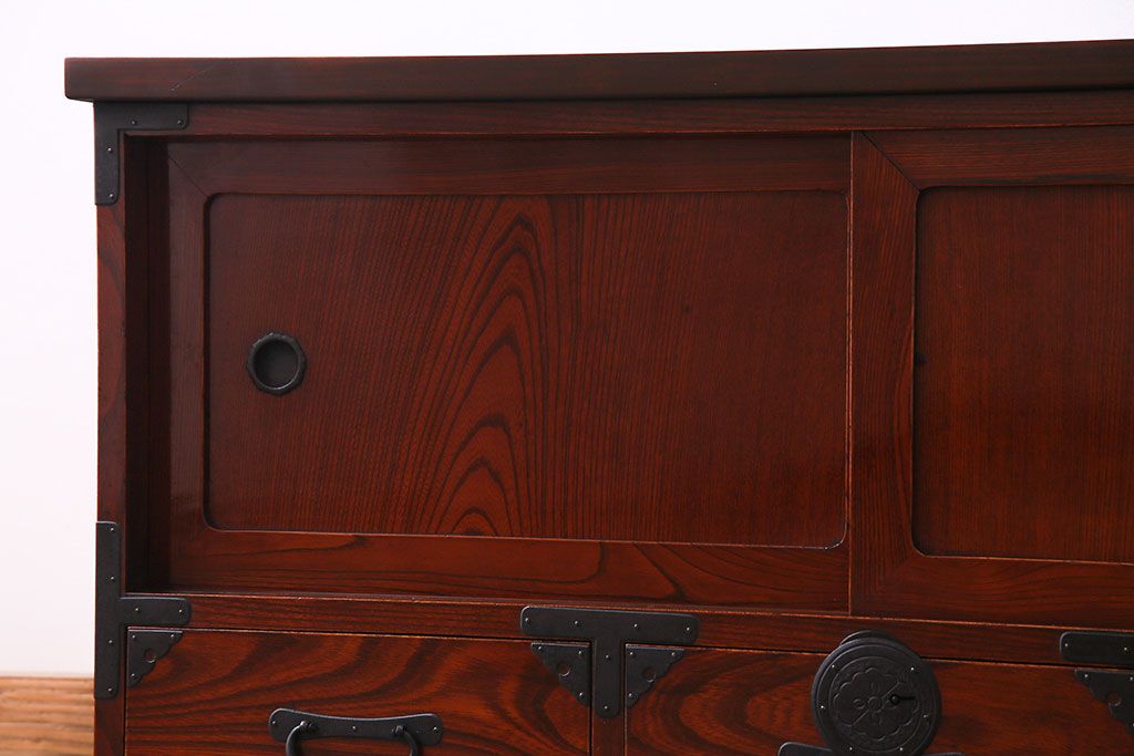 美品　リメイク　前面ケヤキ共縁仕上げ　上品な和の雰囲気が高まる箪笥ローボード(戸棚、リビングボード)(R-030340)