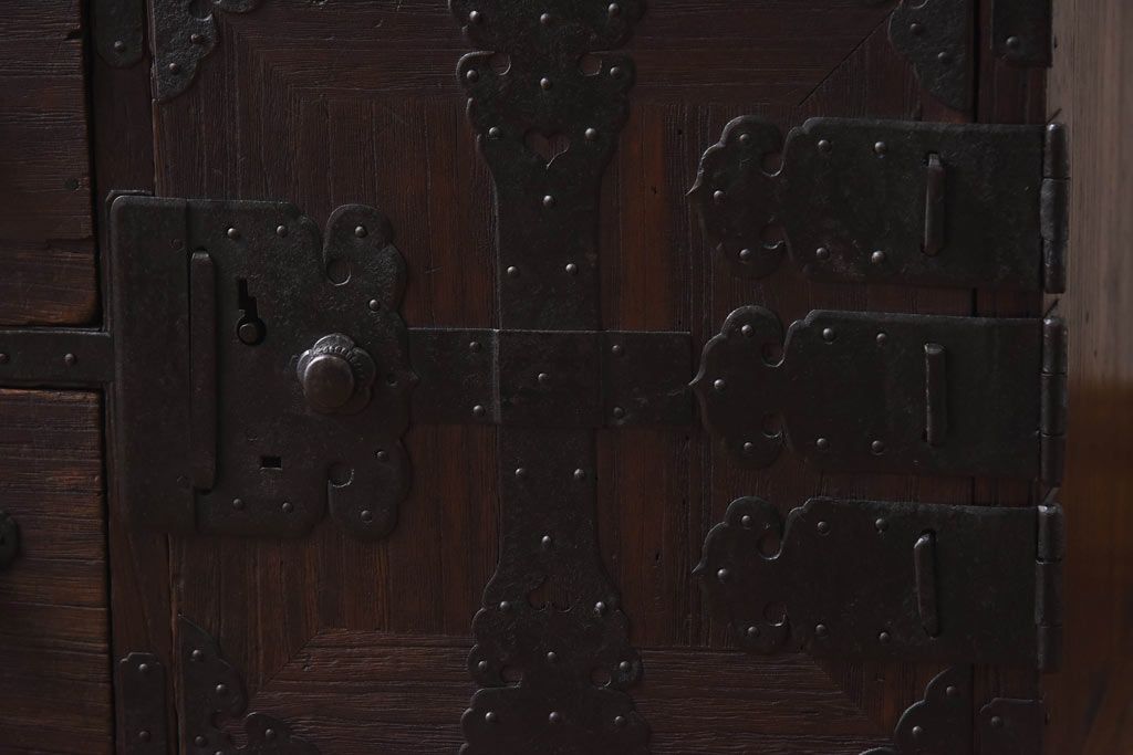 アンティーク家具　和製アンティーク　隠し付き　古い桐材の質感が魅力的な関東帳場箪笥(時代箪笥、和タンス、桐箪笥、桐たんす)(R-030344)
