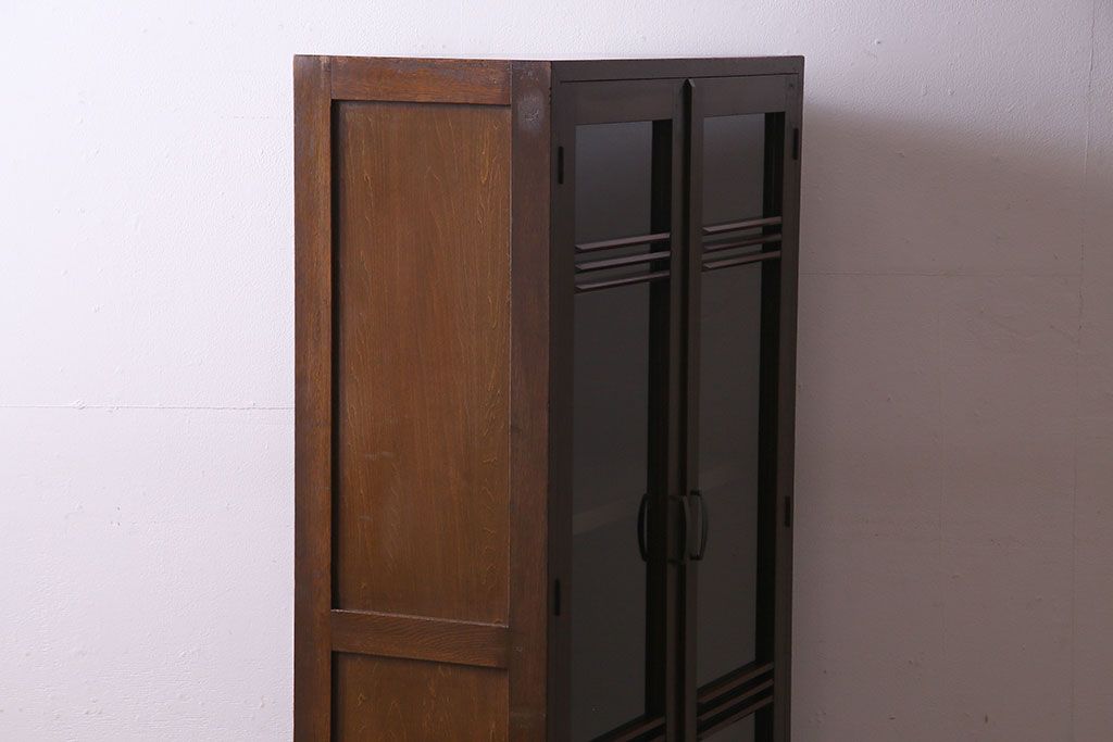 レトロ家具　昭和期　大振りサイズ　レトロモダンなデザインのブックケース(本箱、収納棚)(R-030354)