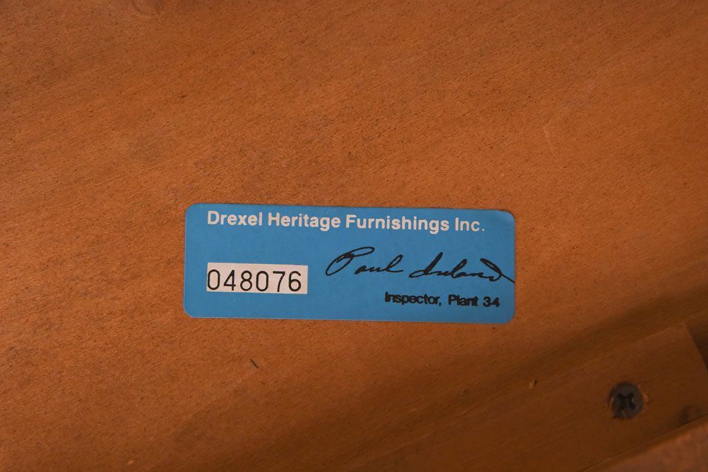 中古　DREXEL HERITAGE(ドレクセルヘリテイジ)　old continent(オールドコンチネント)　高級感漂うサイドテーブル(ランプテーブル)(定価約37万円)(R-030370)