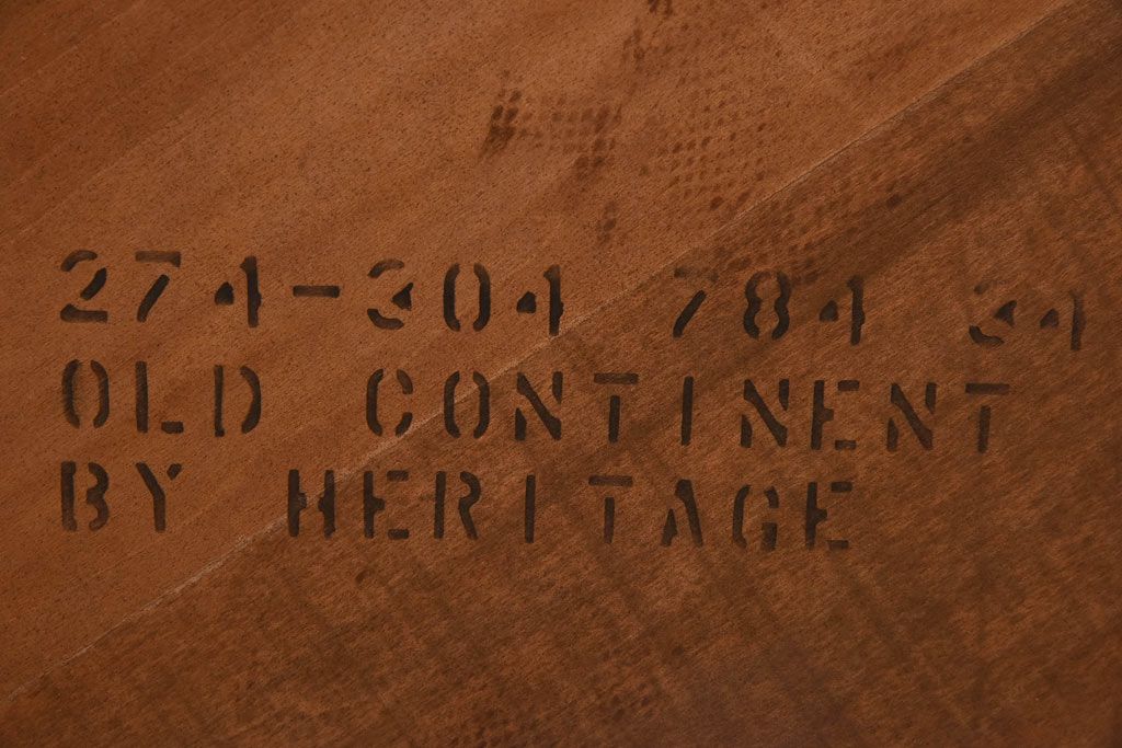 中古　DREXEL HERITAGE(ドレクセルヘリテイジ)　old continent(オールドコンチネント)　高級感漂うサイドテーブル(ランプテーブル)(定価約37万円)(R-030370)