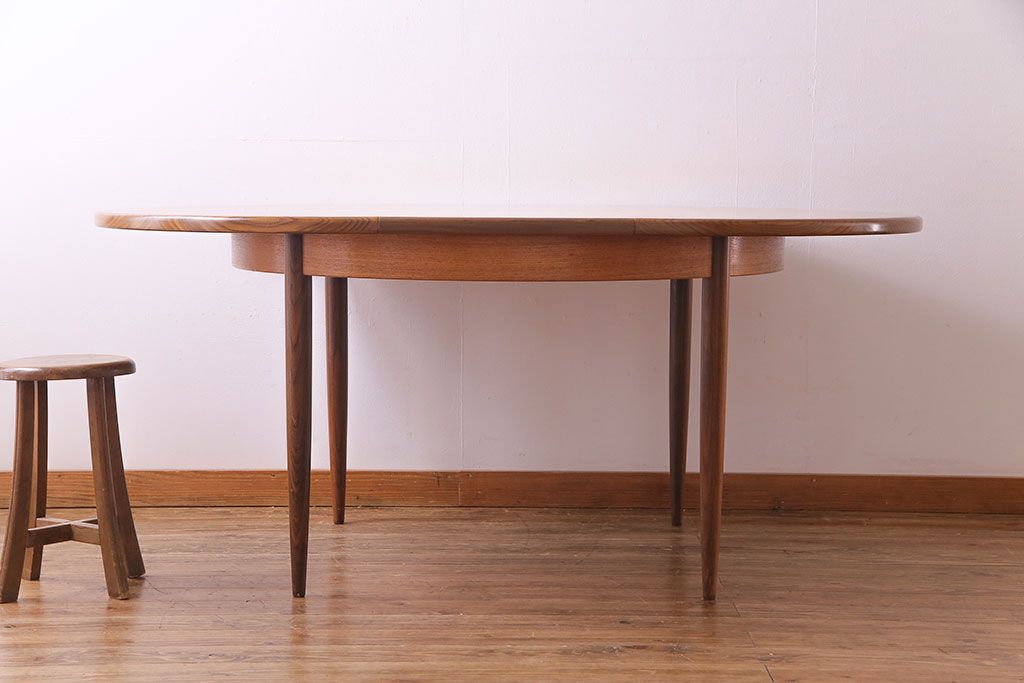 ヴィンテージ家具　北欧ビンテージ　G-PLAN(ジープラン)　お洒落で機能的なエクステンションテーブル(ラウンドテーブル、ダイニングテーブル)(R-030373)